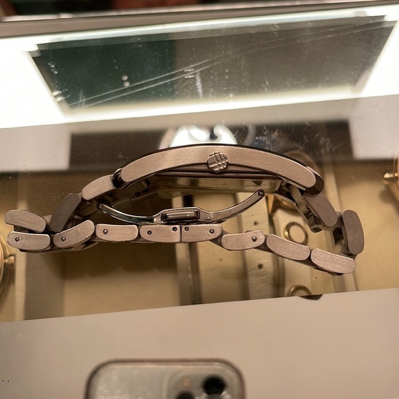 BURBERRY stainless steel watch with iconic Burberry logo plaid. - Picture 9 of 10